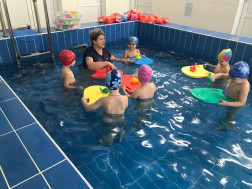Занятия в бассейне с детьми от 3 до 7 лет.