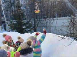Участвуем в региональной эколого0просветительской акции "С заботой о зимующих птицах" Участвуем в региональной эколого0просветительской акции "С заботой о зимующих птицах".
