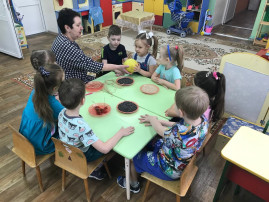 Участие в региональной эколого-просветительской акции "С заботой о зимующих птицах" Участие в региональной эколого-просветительской акции "С заботой о зимующих птицах".